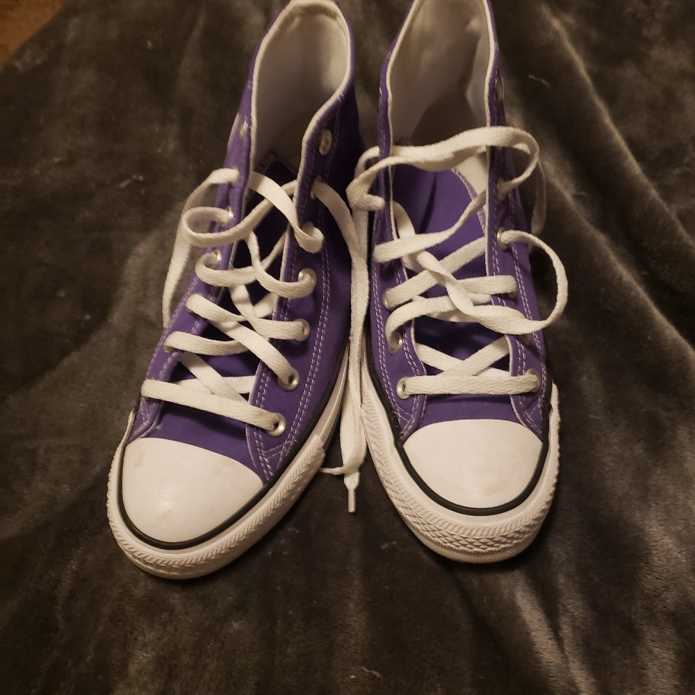 Chuck Taylor Converse All Star purple hi top.  men's 6, women's 8